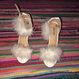 Fluffy feather heels 👠